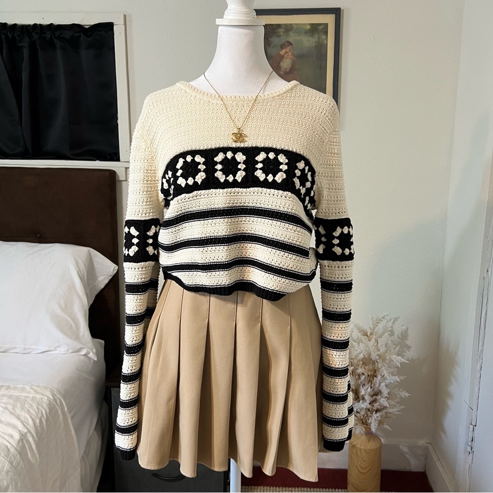 Crochet cropped sweater from Aaron & amber size M